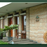 YELLOW PALIMANAN SANDSTONE RIVEN WALLING