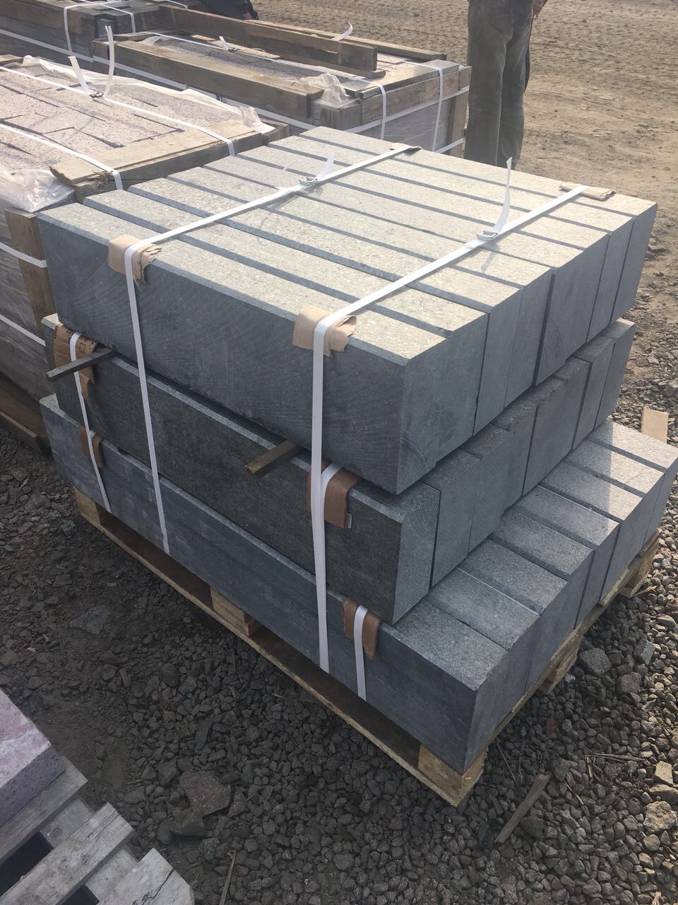Gabbro Kerbstones (100×25×12 cm)