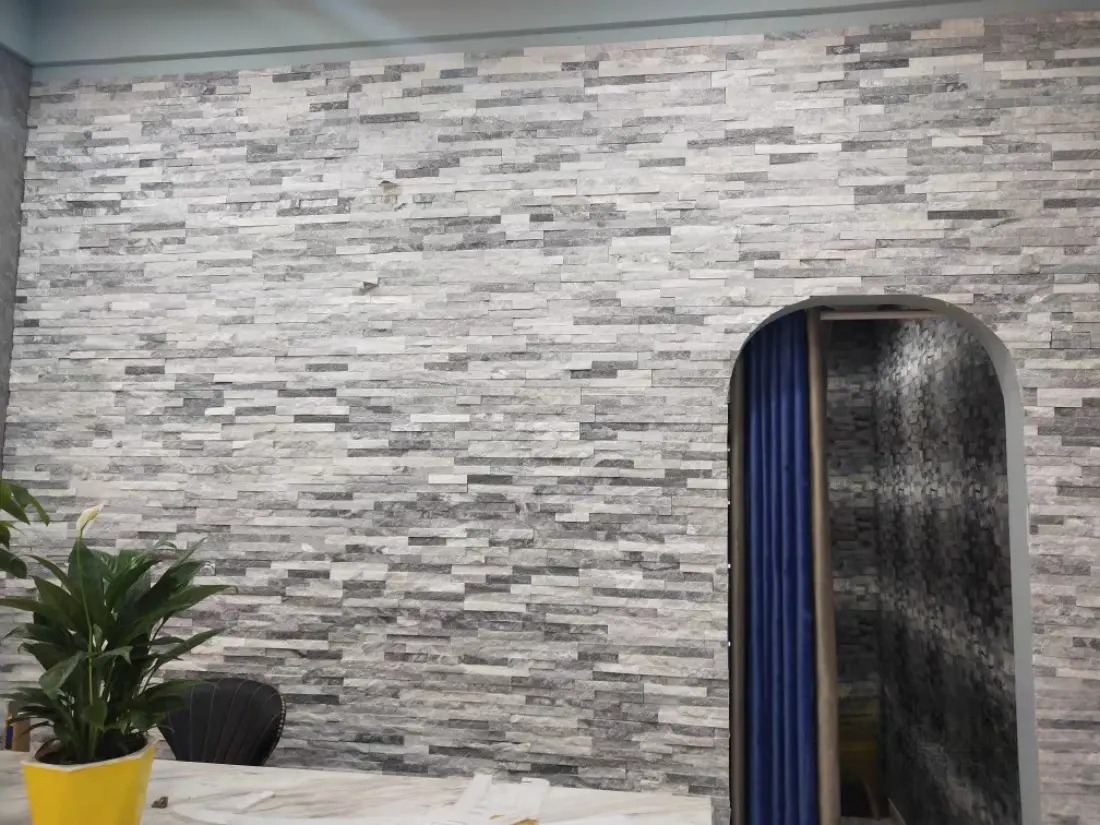 Gray Stacked Stone Veneer for Residential Landscape Wall